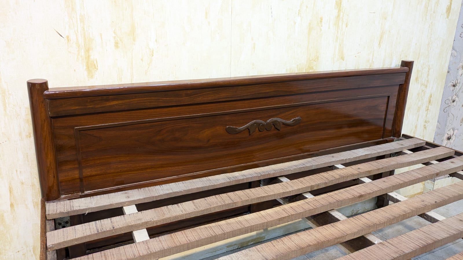 Queen Size Bed Solid sheesham wood