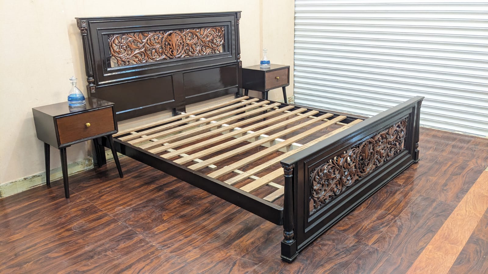 King Size Bed With 2 Side Tables