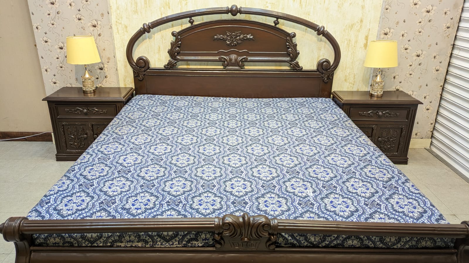King Size Bed With 2 Side Tables