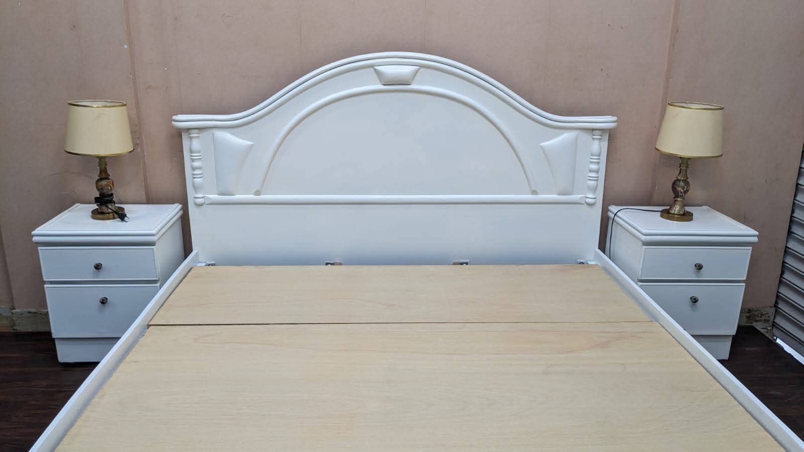 King Size Bed With 2 Side Tables