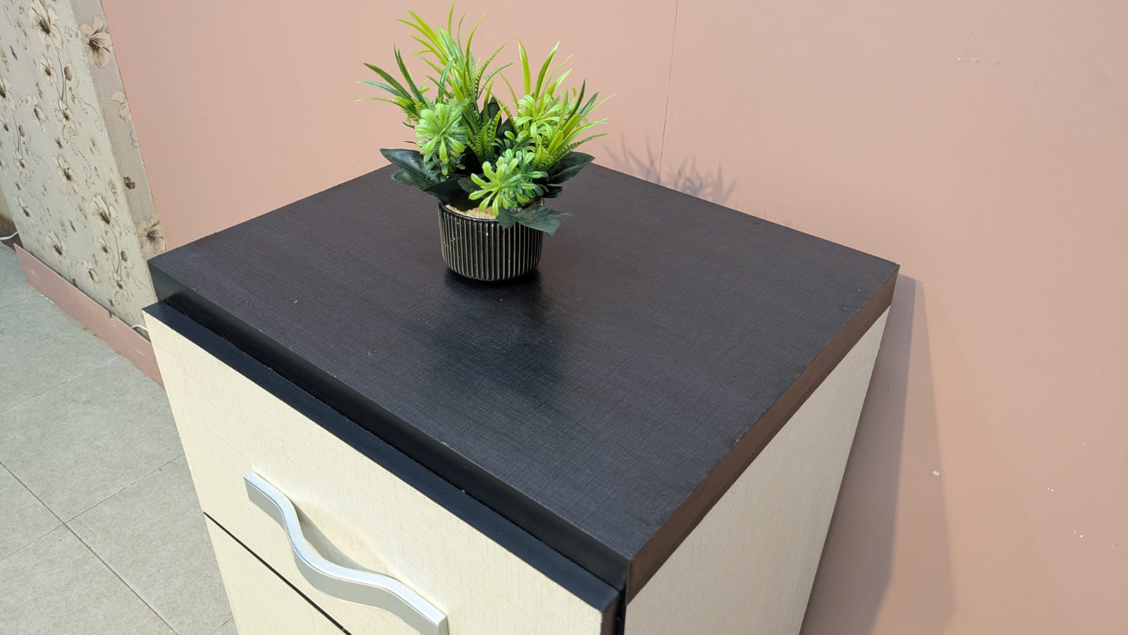 MODERN 3-DRAWER CHEST OF DRAWERS