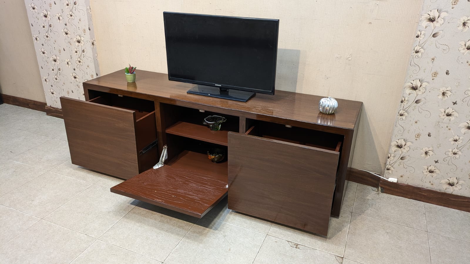 Elegant Design Led Unit