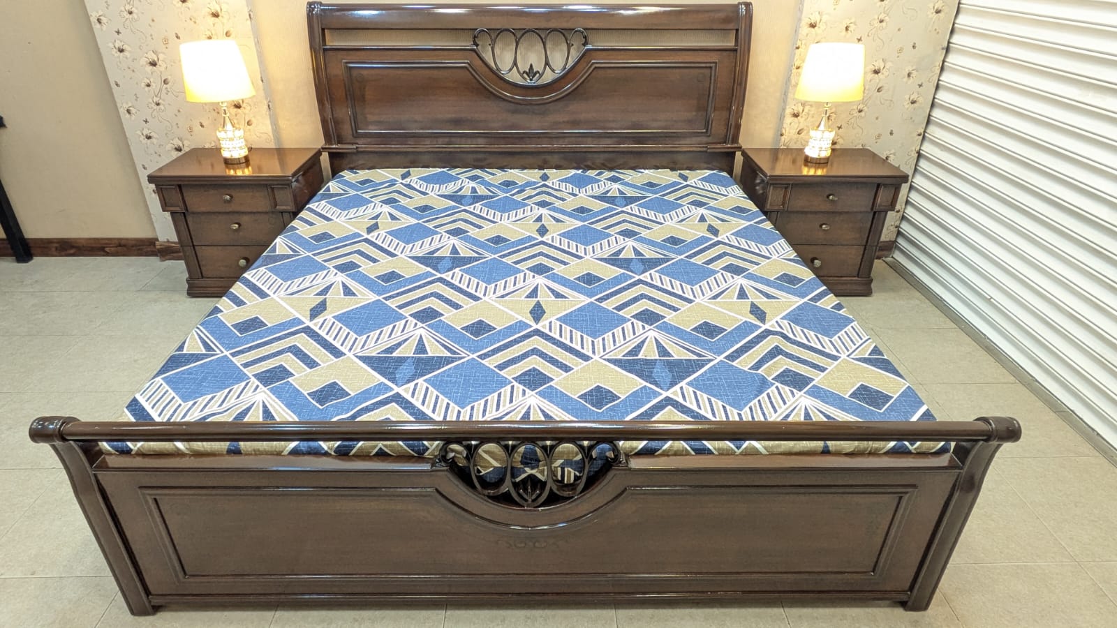 King Size Bed With 2 Side Tables and Dressing Table