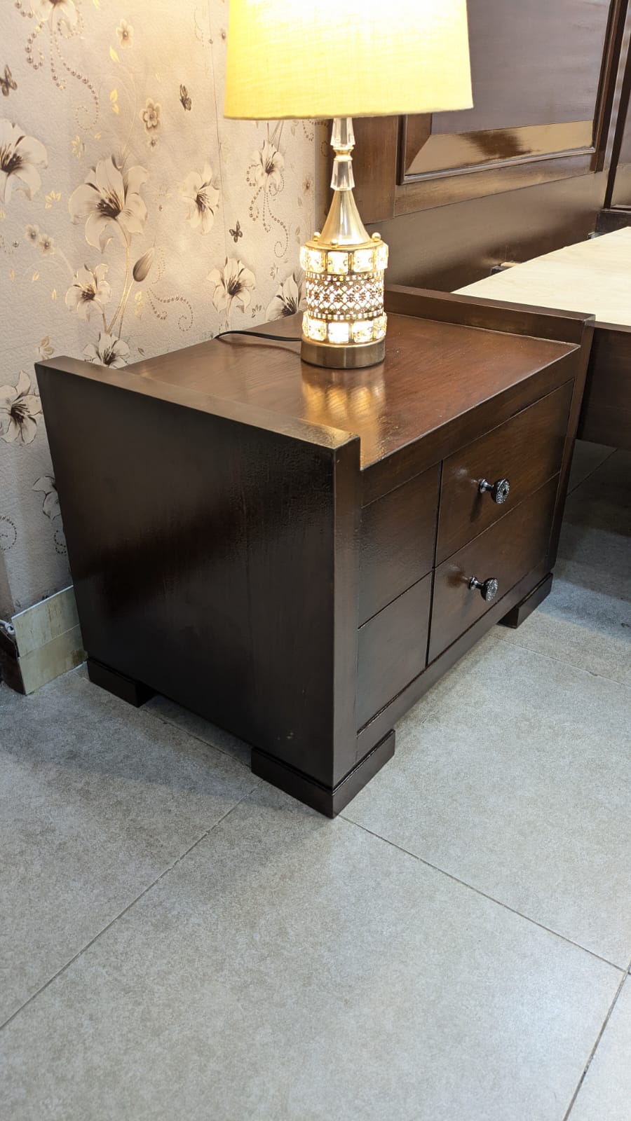 Pair Of Single Beds with 2 Side Tables