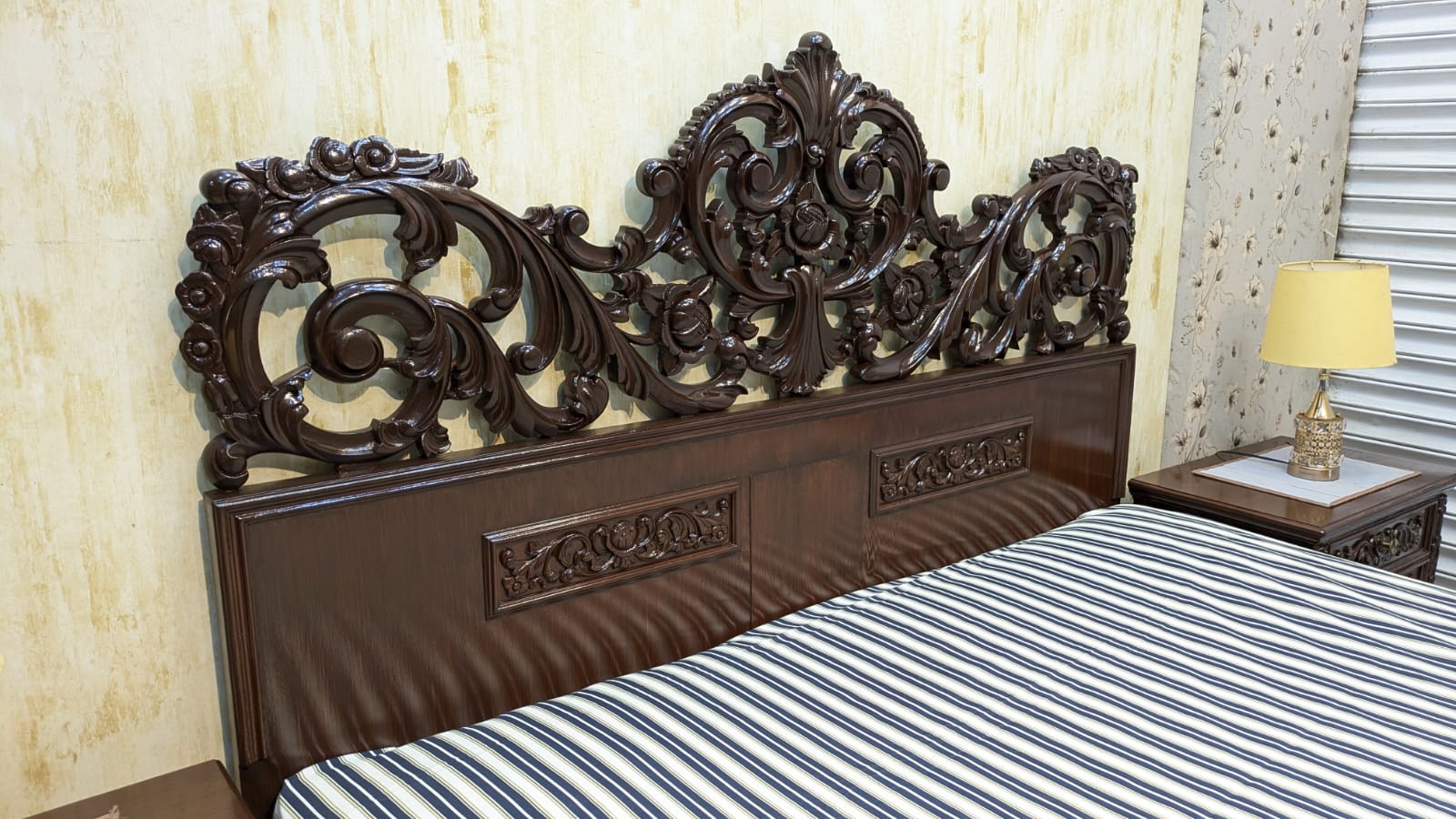 Elegant King Size Bed Set
