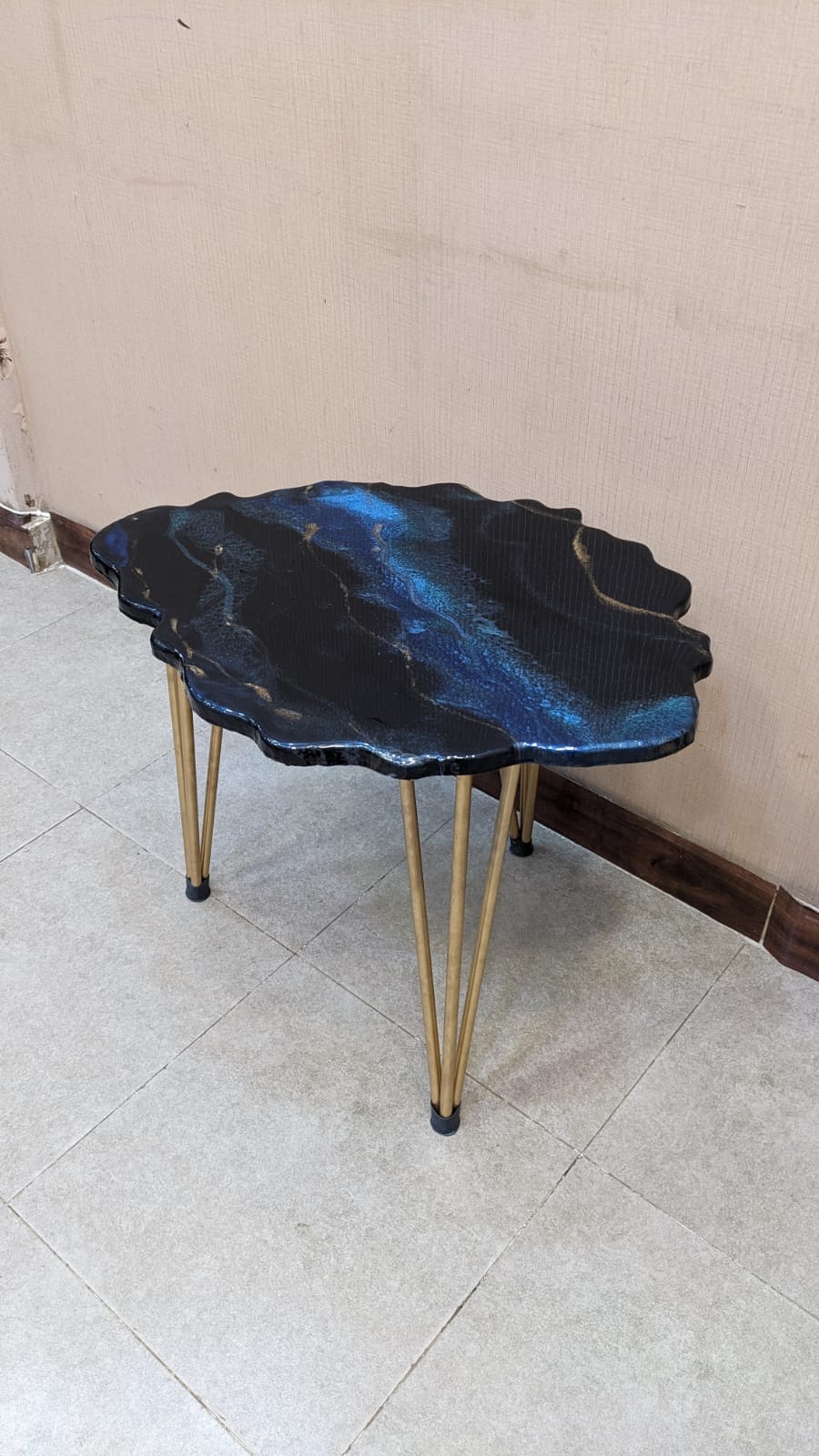 Divinecrafts Brand New Corner Table