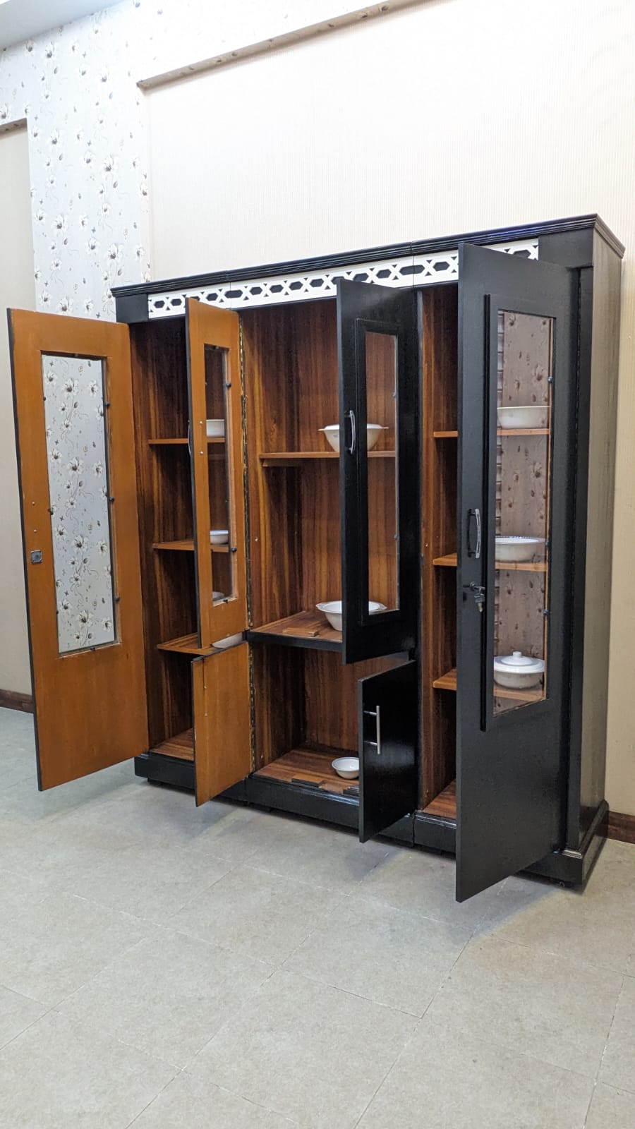 4 Door Corckery Divider