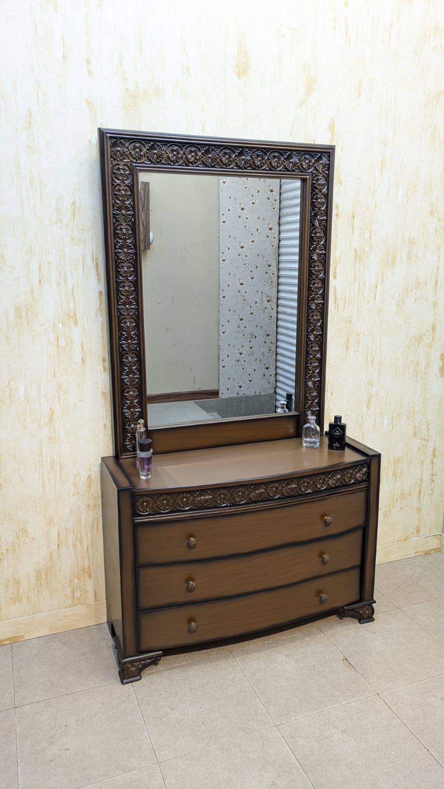 King Size Bed With 2 Side Tables and Dressing Table