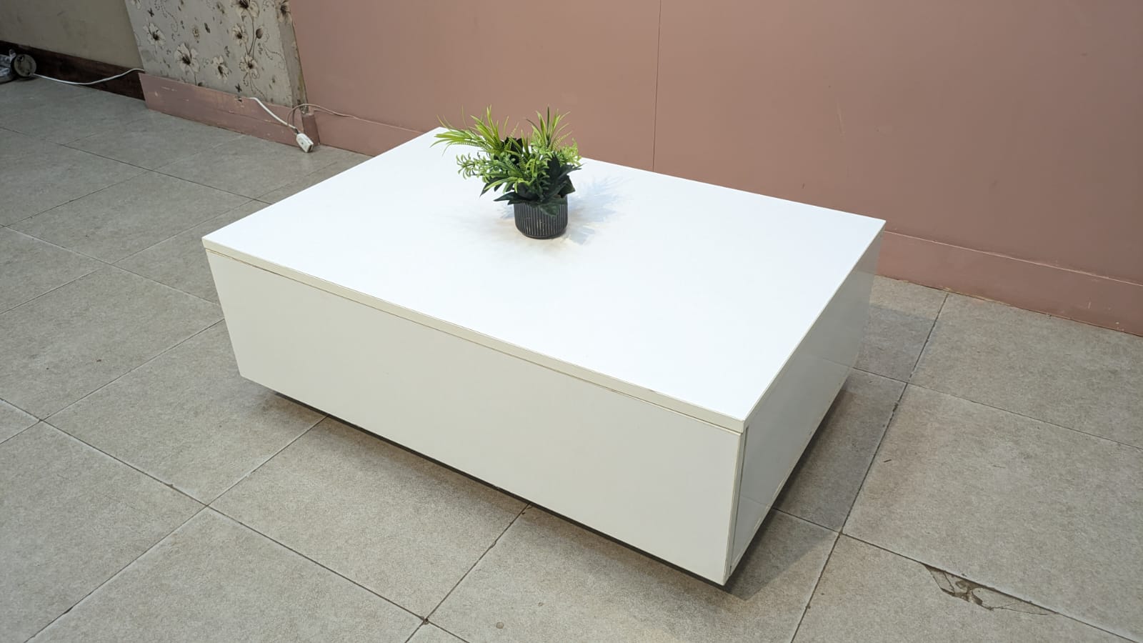 ELEGANT MODERN CENTER TABLE – STYLE MEETS STORAGE!