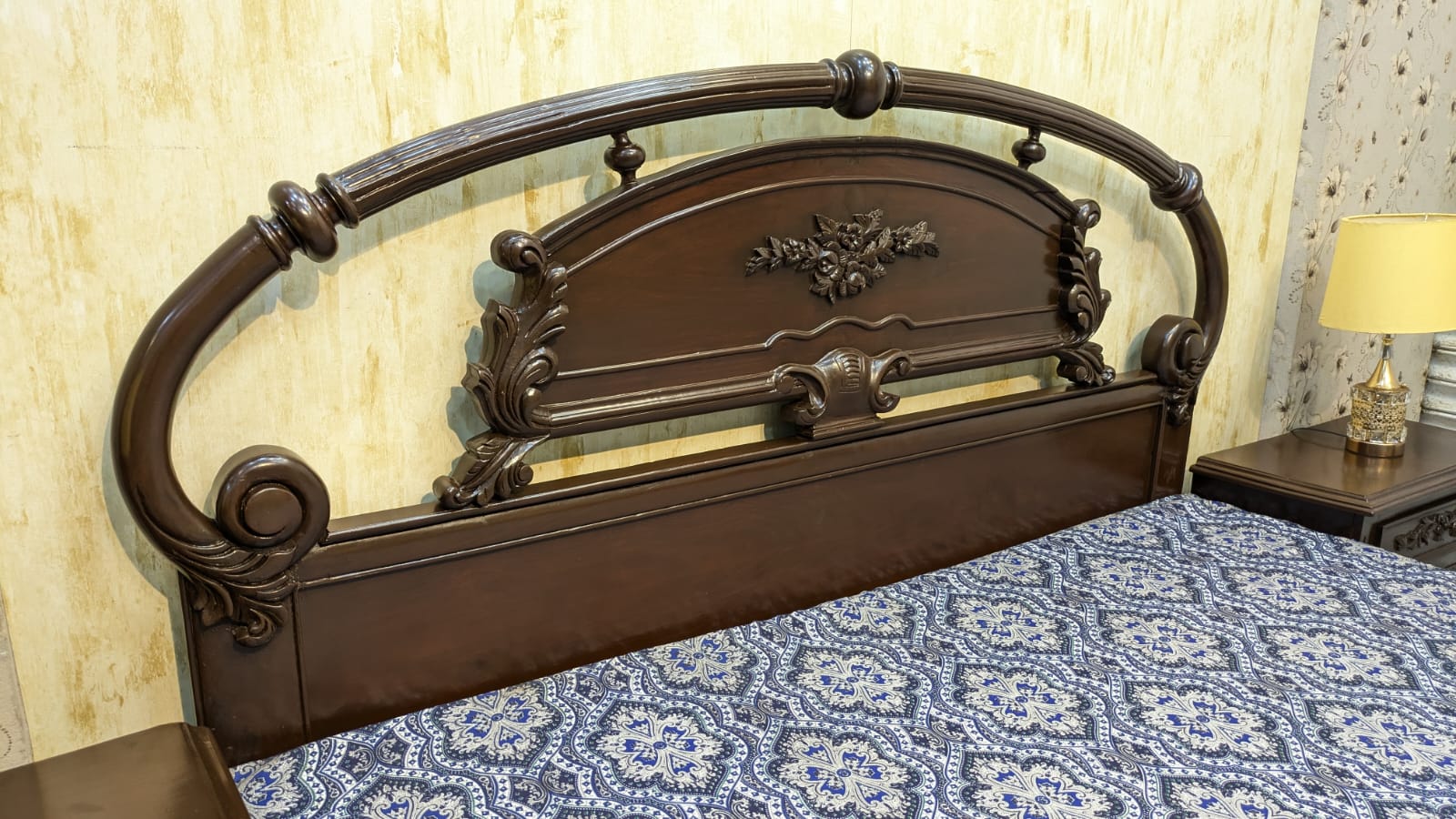 King Size Bed With 2 Side Tables