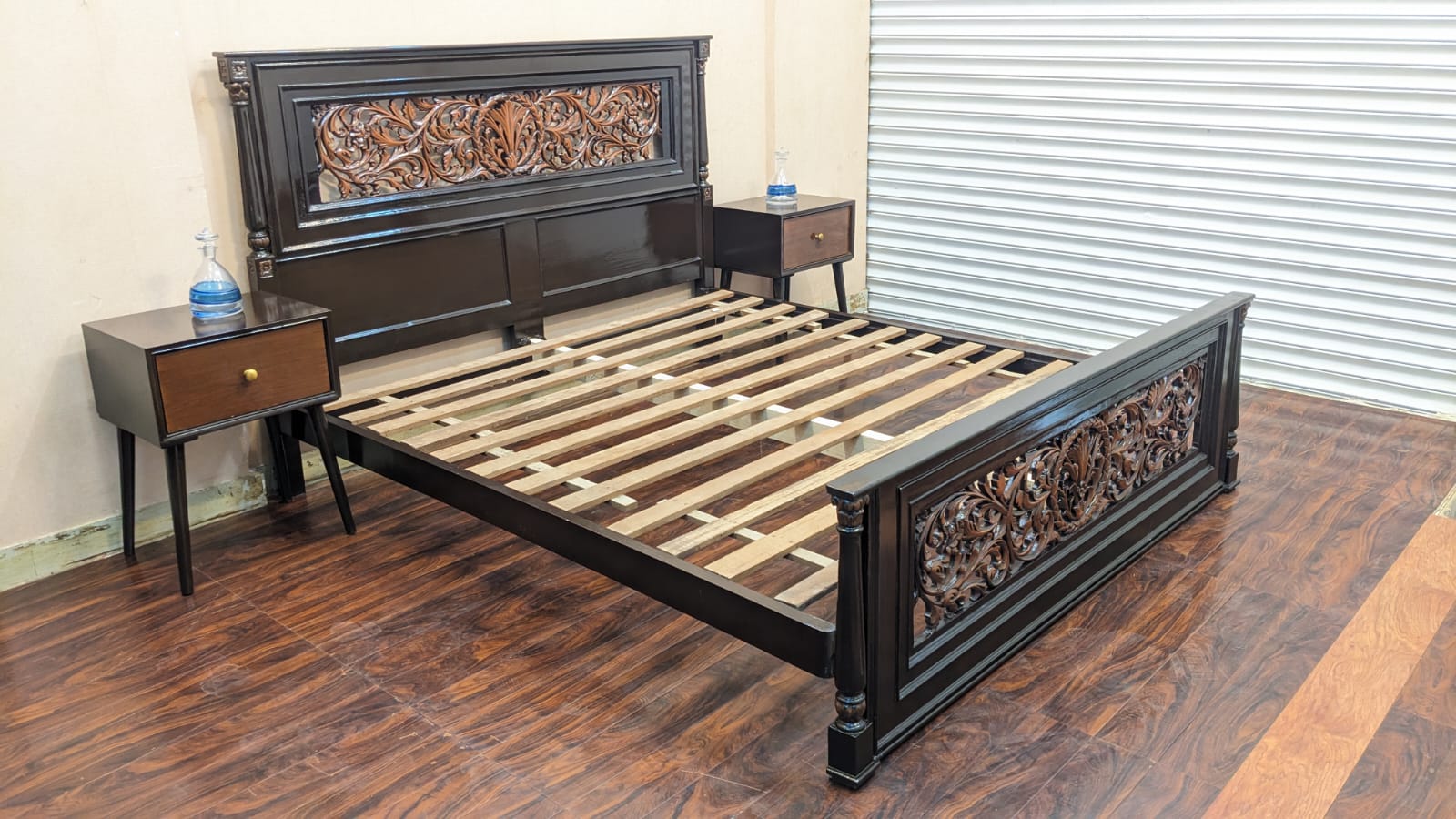 King Size Bed With 2 Side Tables