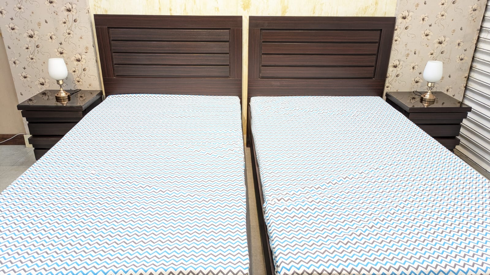 Pair of single bed with 2 Side Tables