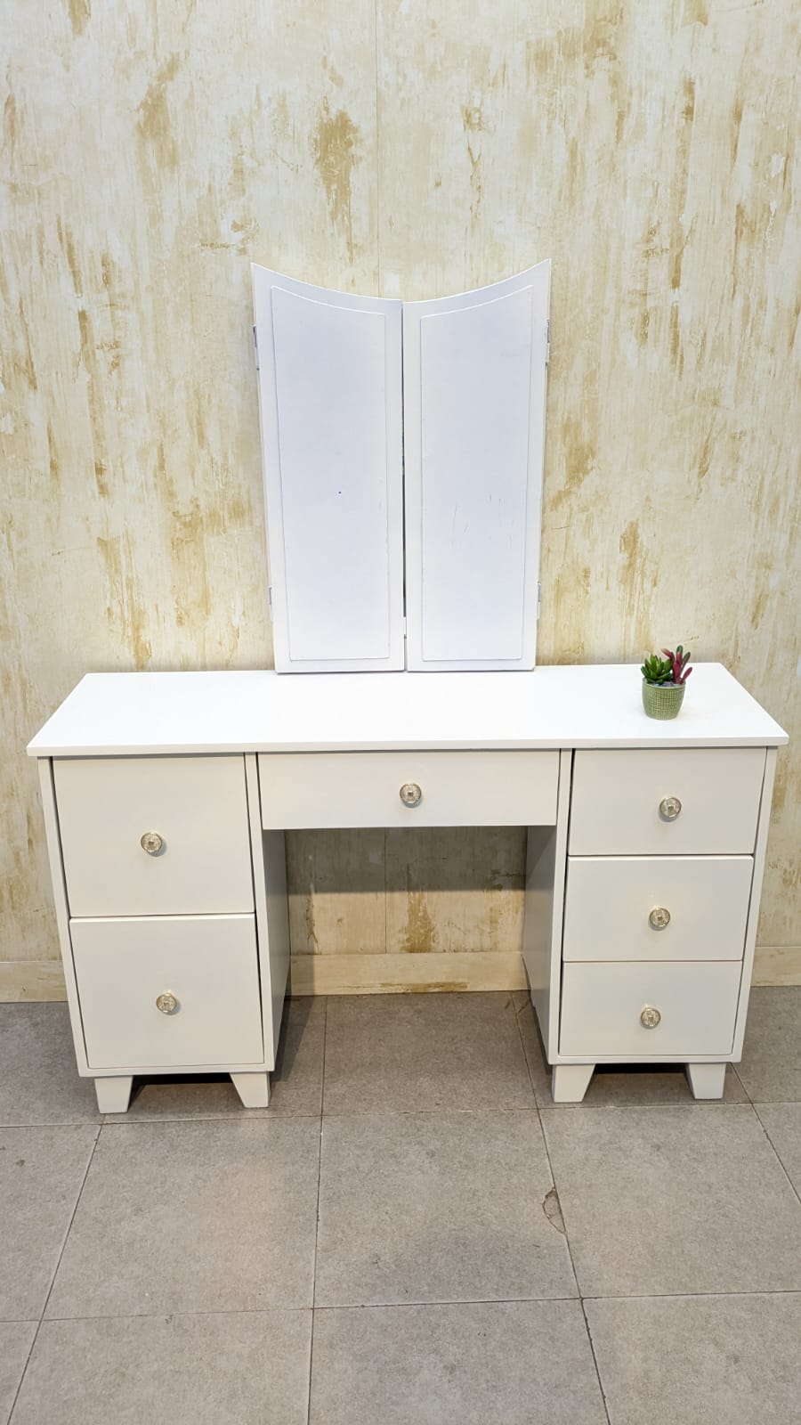 Twin Size Bed With Set