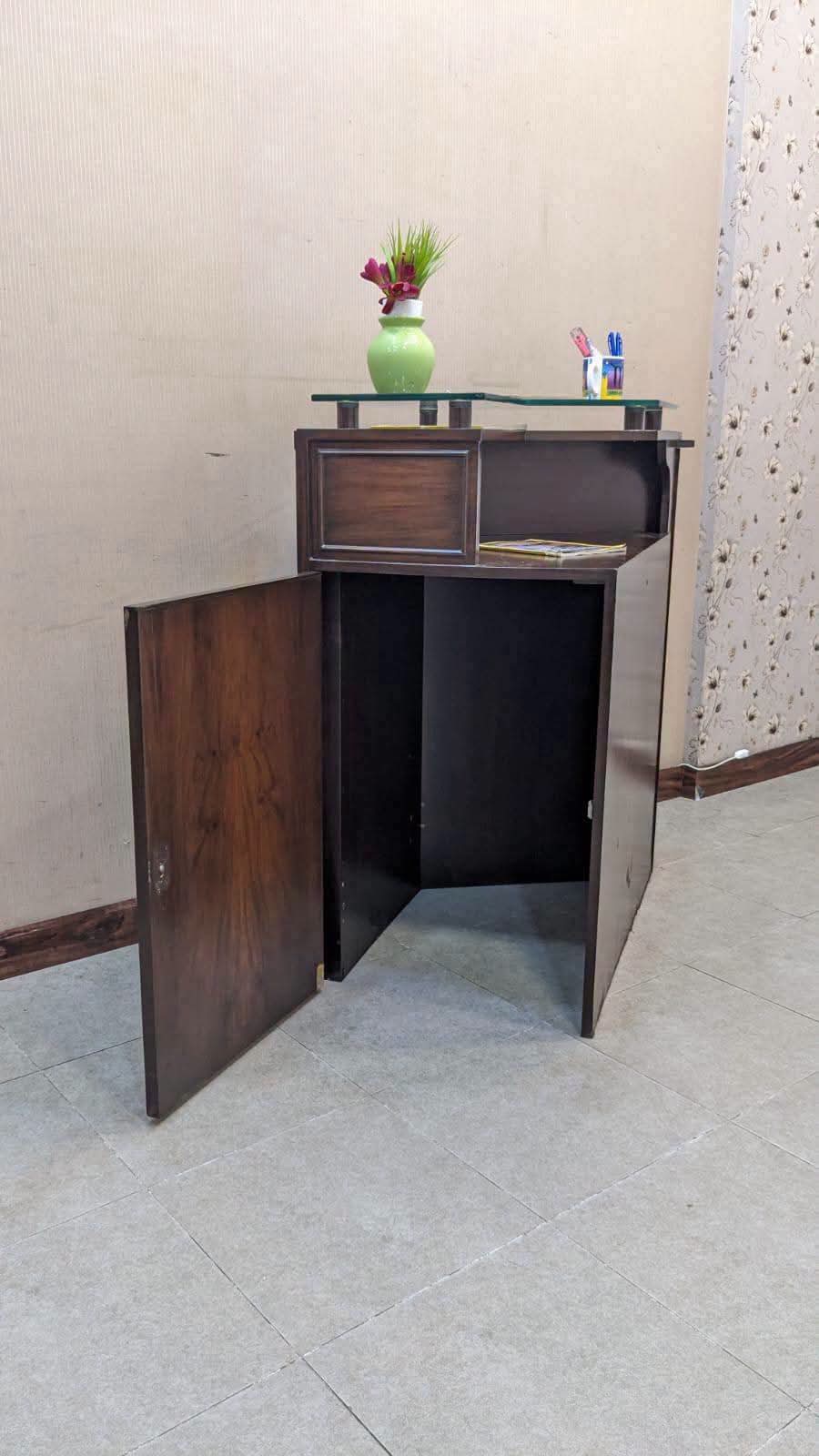 Stylish Counter Table