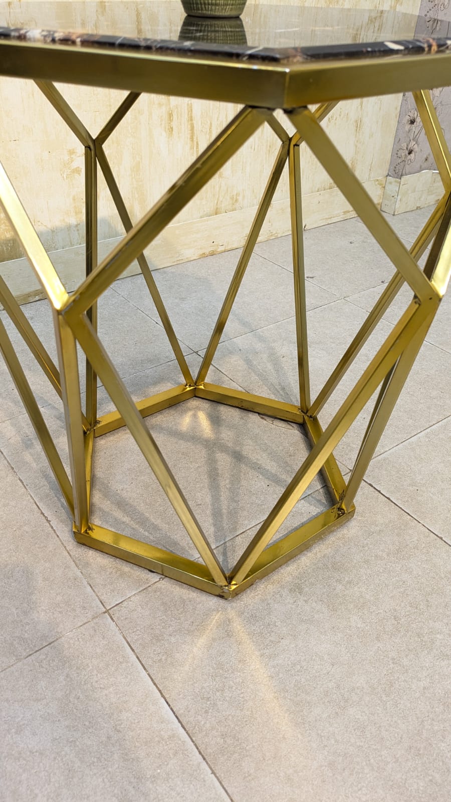 Corner table