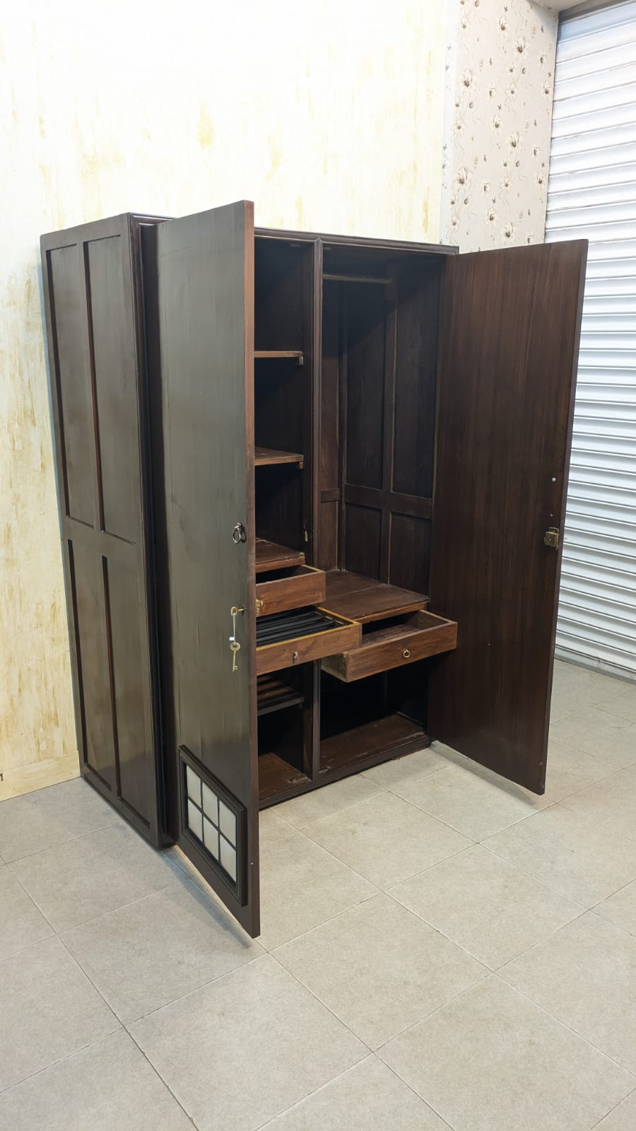 Sheesham Wood 2-Door Almirah