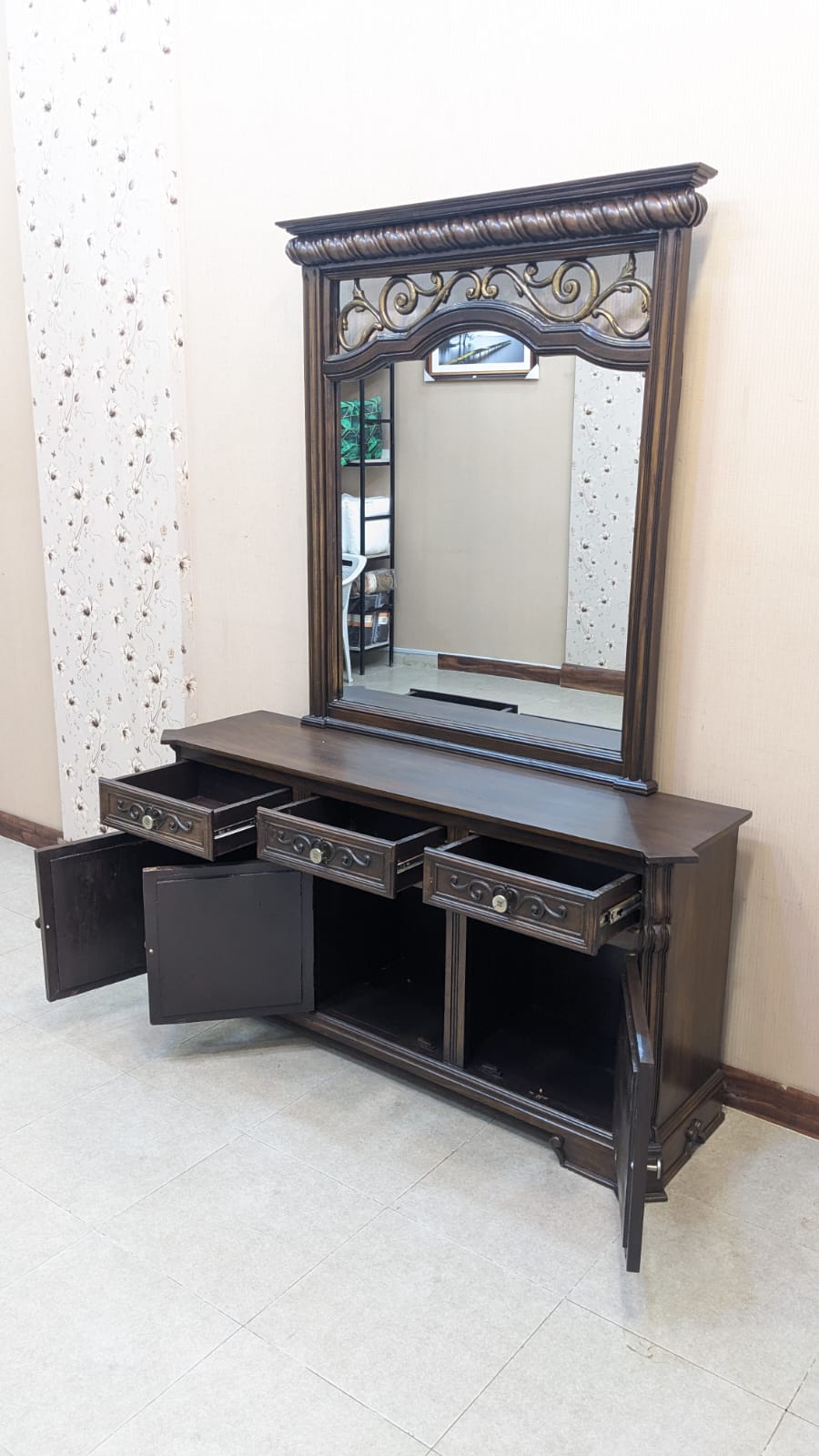 Solid Sheesham Wood King Size Bed With 2 Side Tables and Dressing Table