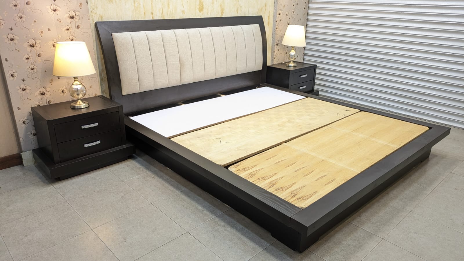 King Size Bed With 2 Side Tables