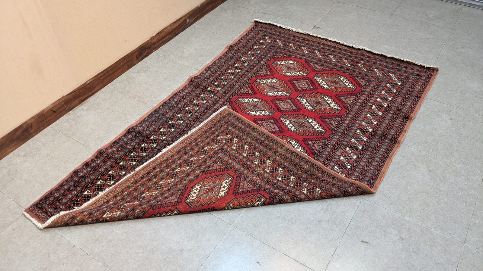 Vintage Sarook Hand Knotted Rug
