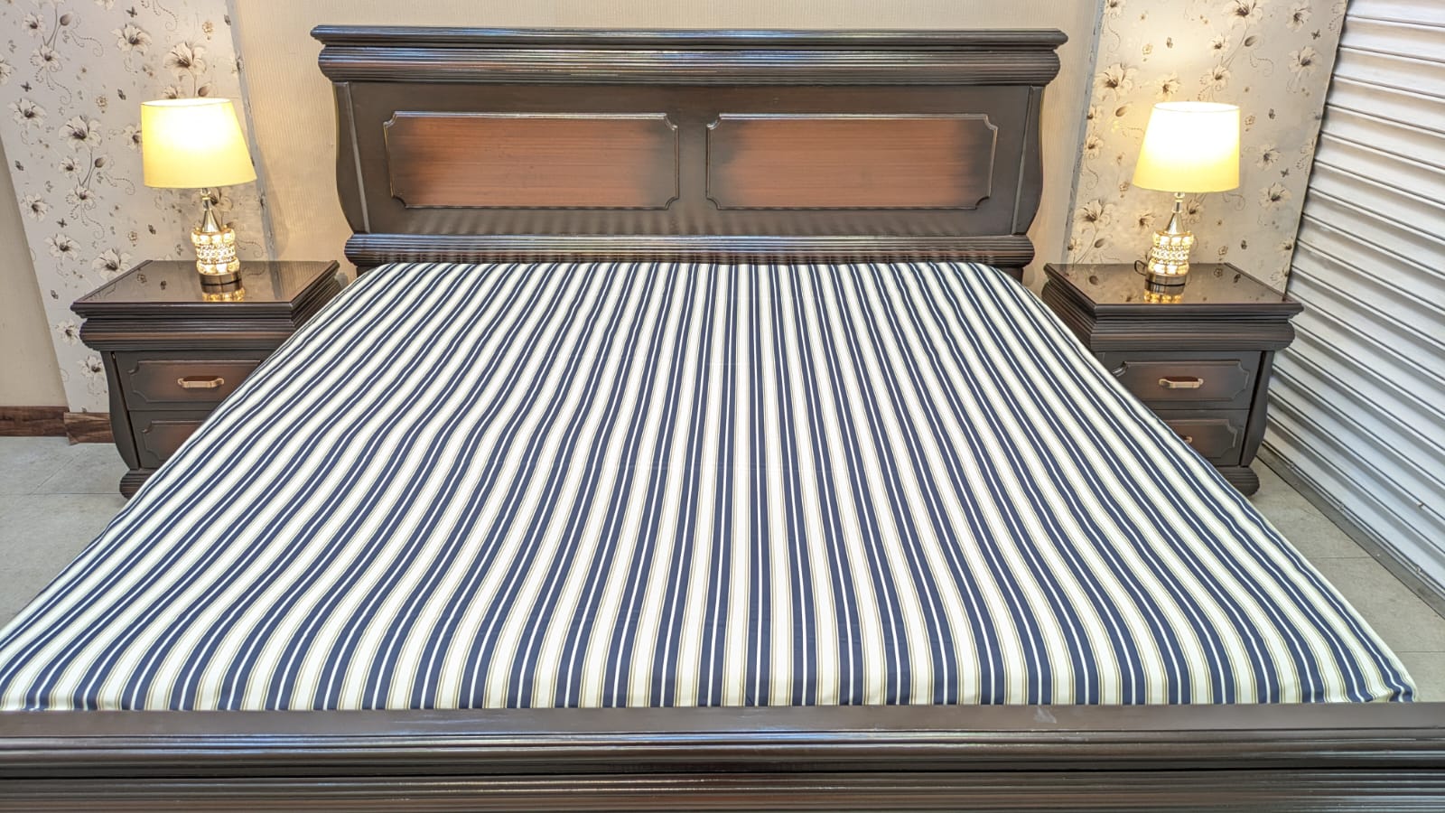 King Size Bed With 2 Side Tables and Dressing Table