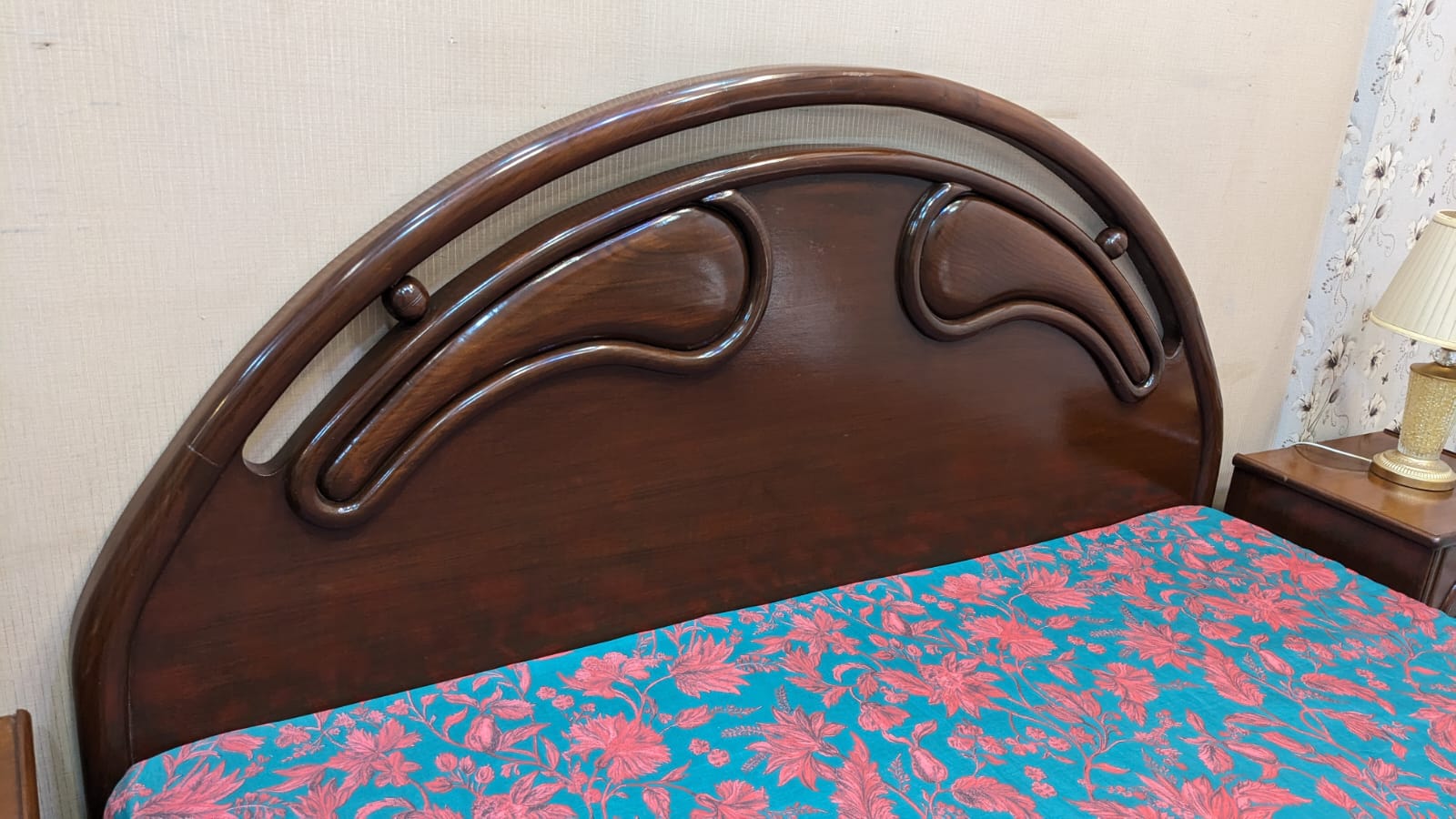 King Size Bed With 2 Side Tables