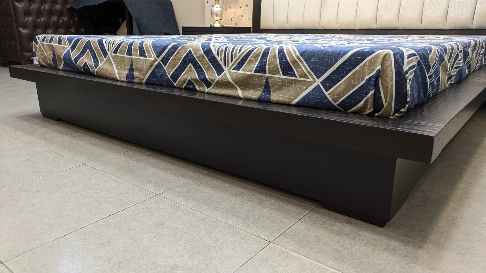 King Size Bed With 2 Side Tables