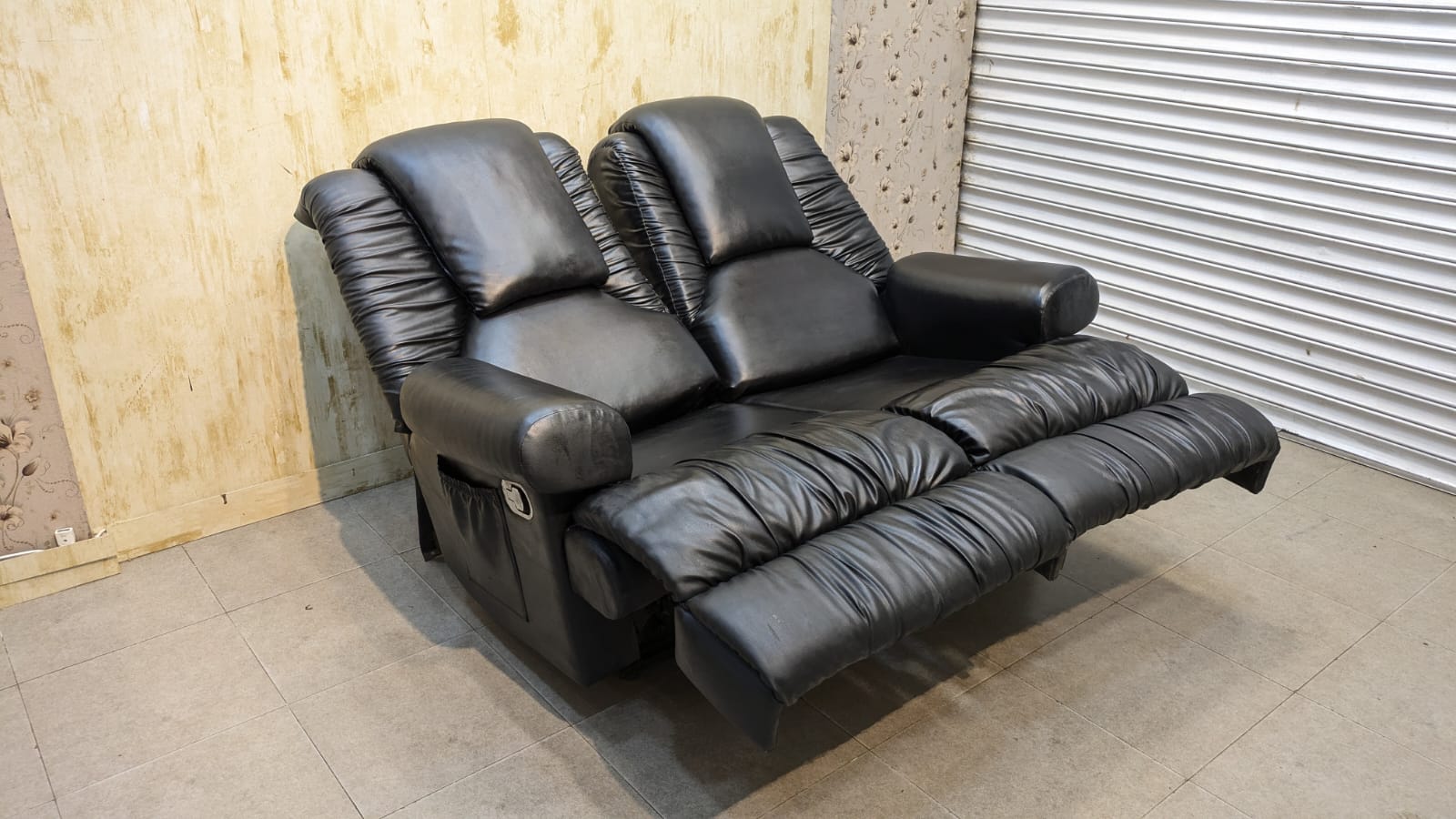 Super Comfortable 2-Seater Recliner Sofa