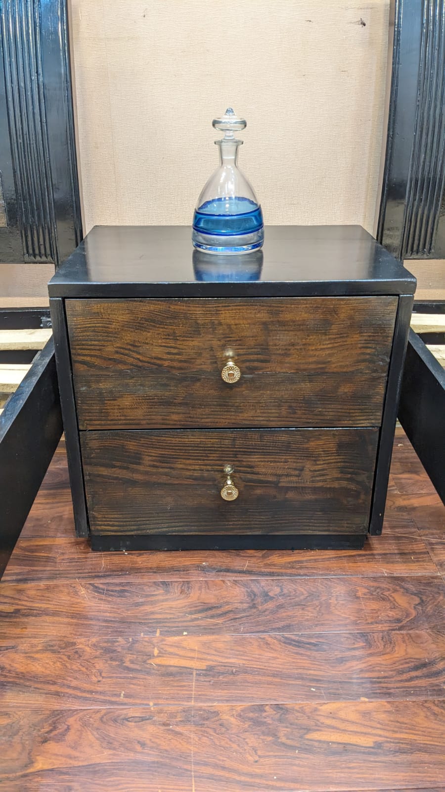 Pair of Single Bed with Shared Side Table