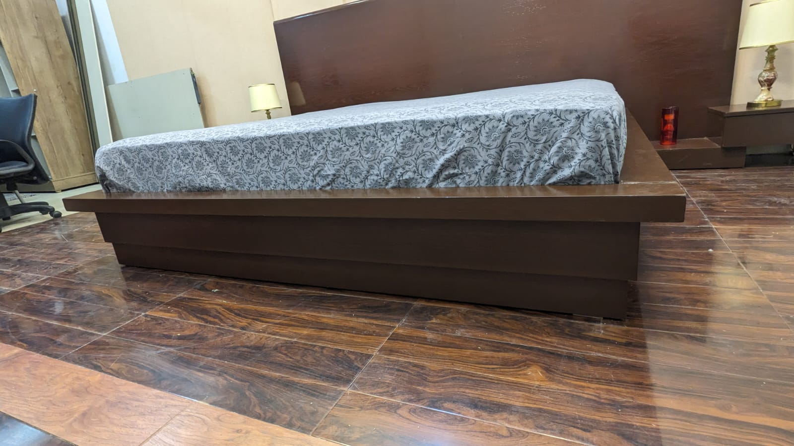 King Size Bed with 2 Side Tables