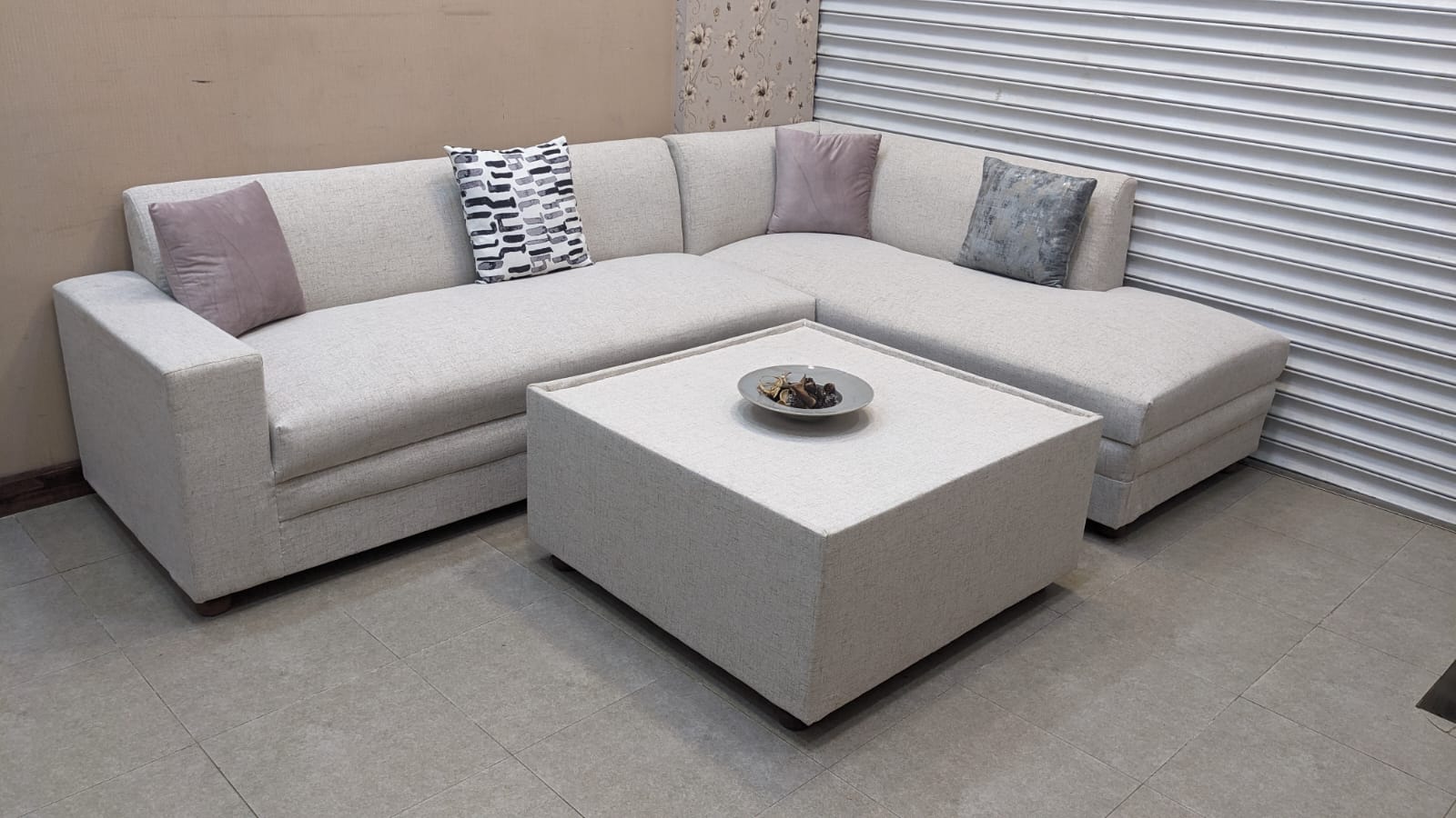 Modern Design 5 Seater L Shape Sofa Set with Center Table