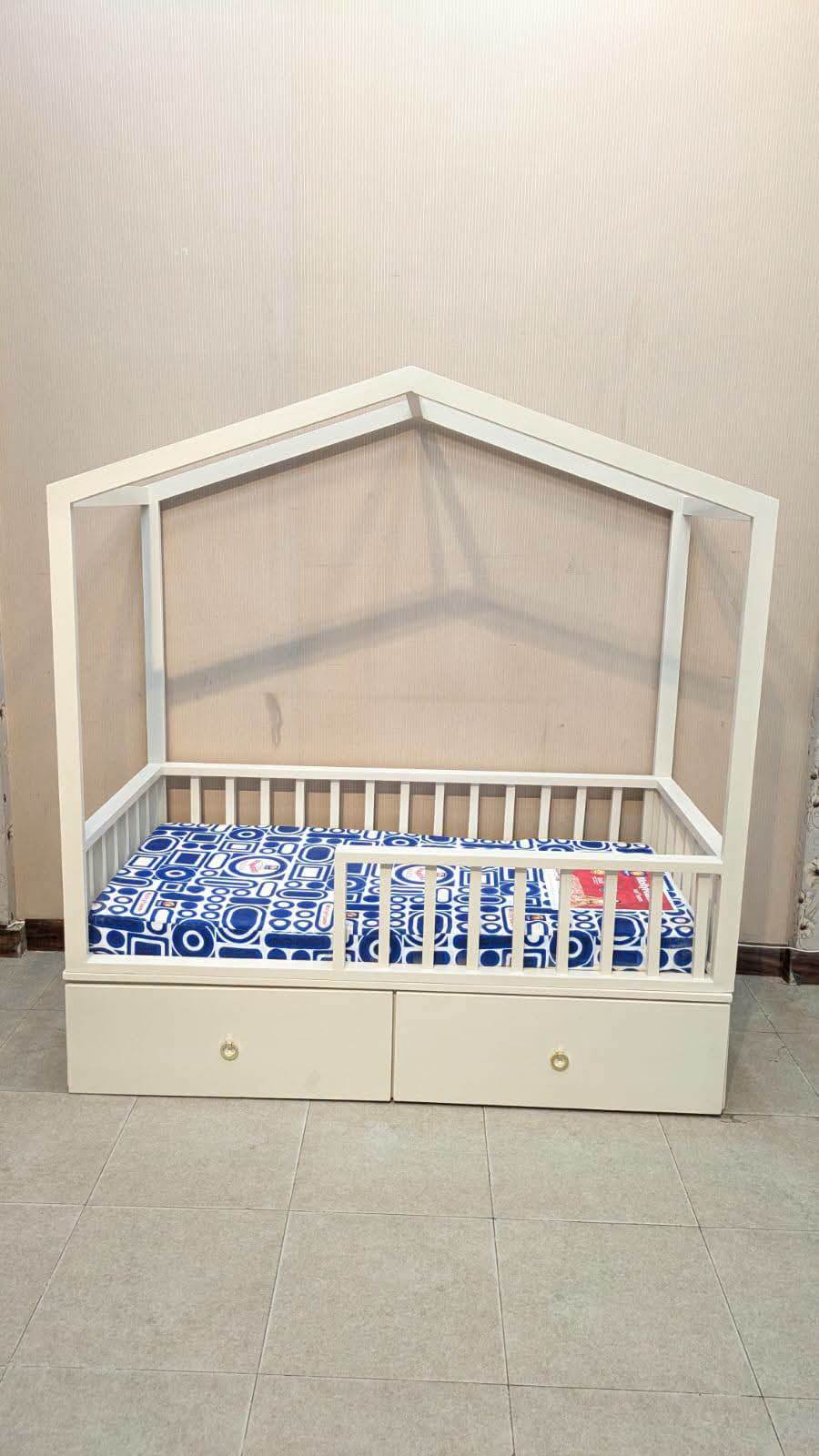 Kid's House Style Bed with Mattress