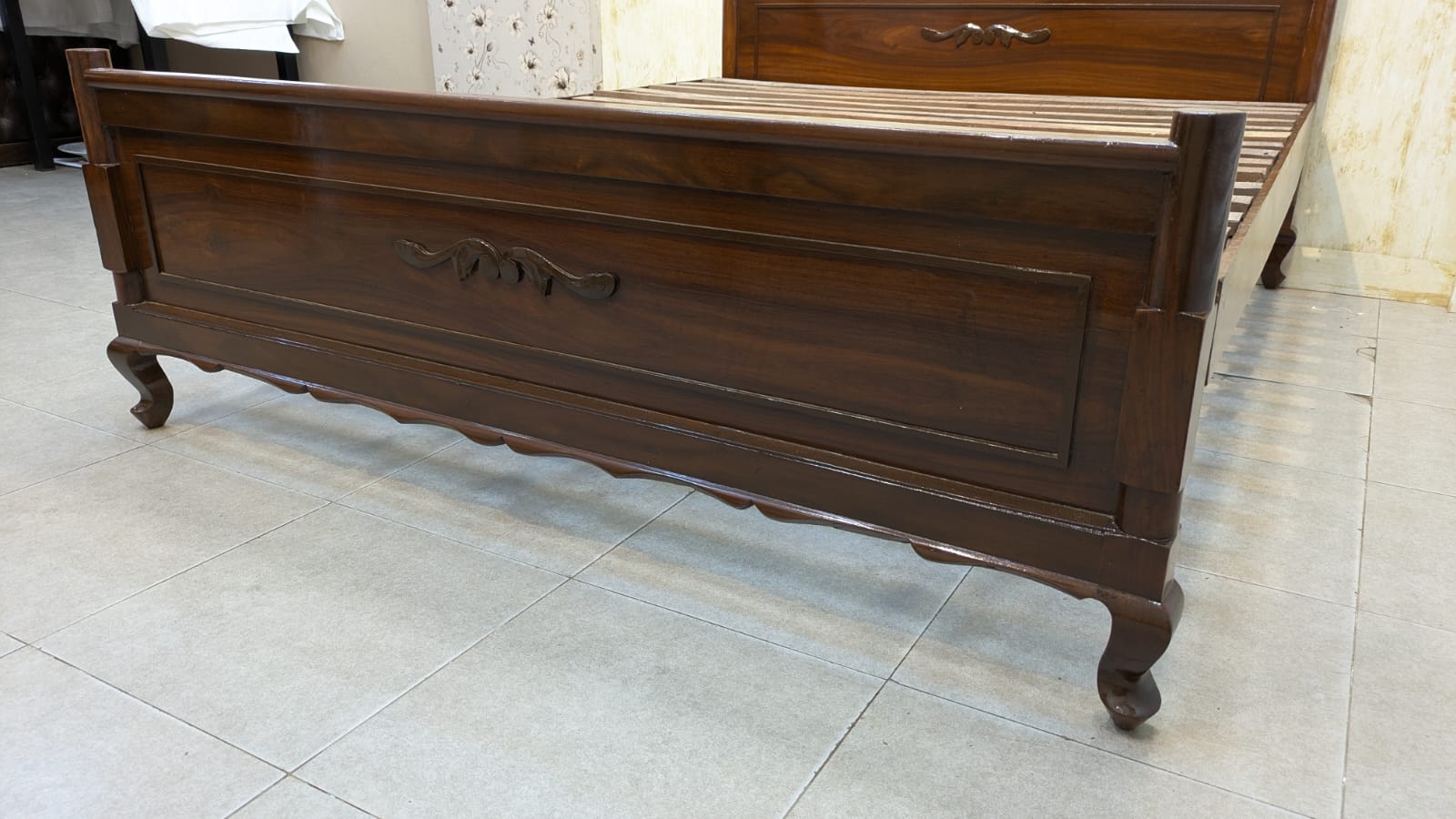 Queen Size Bed Solid sheesham wood