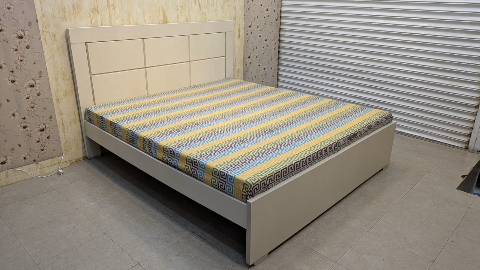 Beautiful King Size Bed – Elegant & Modern Design