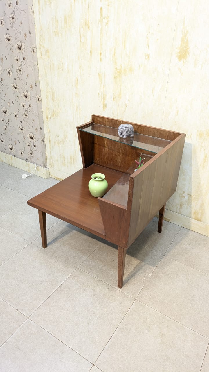 Corner Table