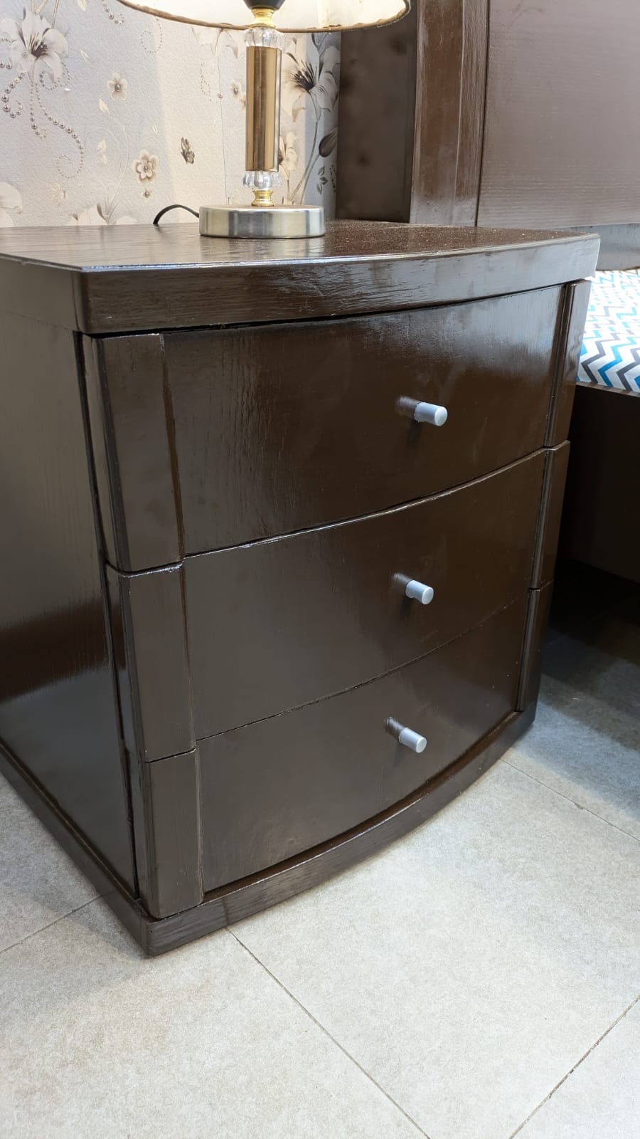 Pair Of Single Beds with 2 Side Tables