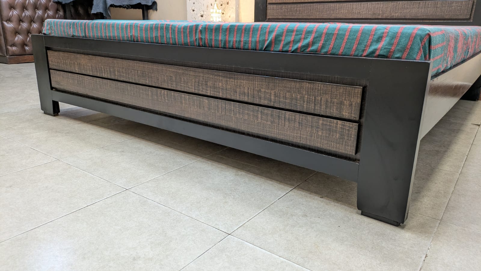 King Size Bed With 1 Side Table