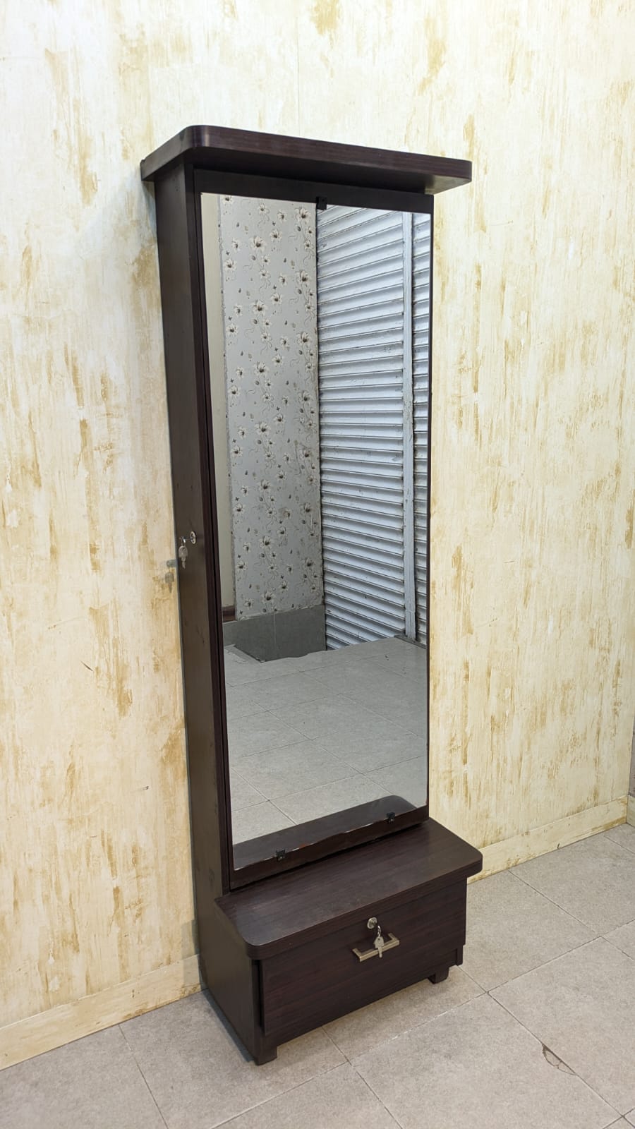 Beautiful Smart Dressing Table