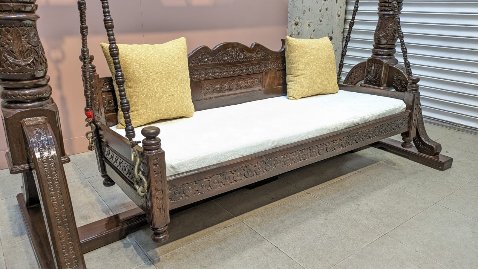 Chinioti jhoola In Solid Sheesham Wood