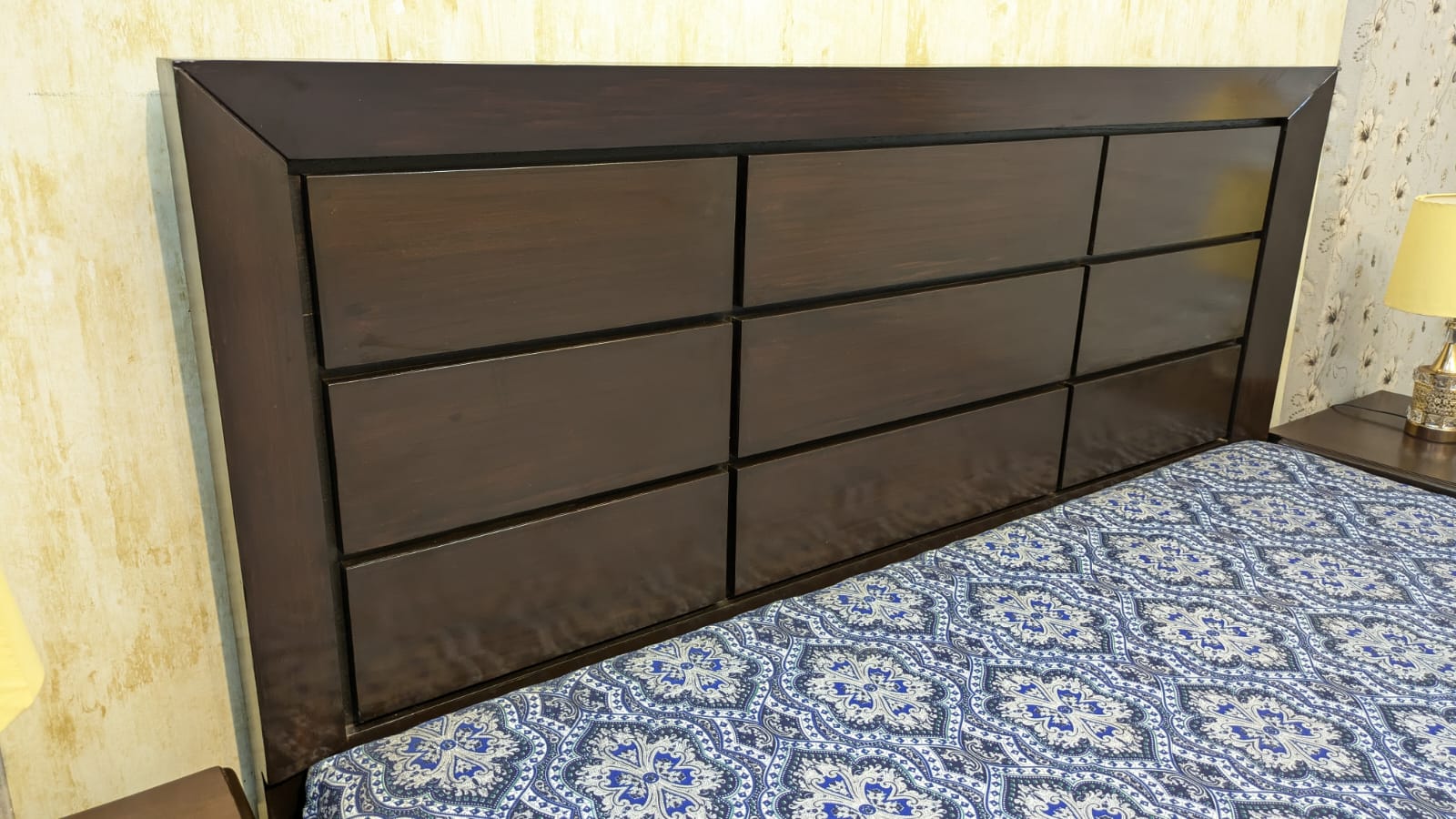 King Size Bed With 2 Side Tables