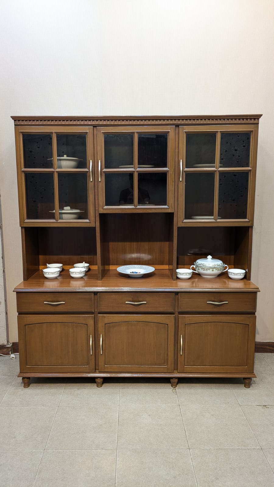 Beautiful Crockery Divider