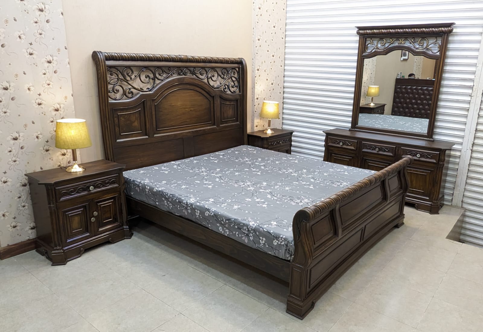 Solid Sheesham Wood King Size Bed With 2 Side Tables and Dressing Table