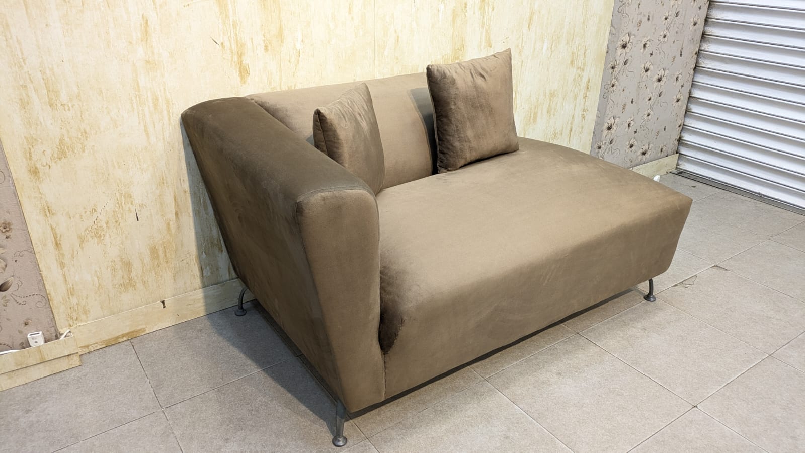 MODERN 2-SEATER COMFORTABLE SETTEE ✨
