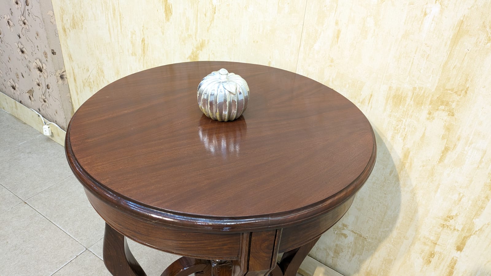 Corner Table