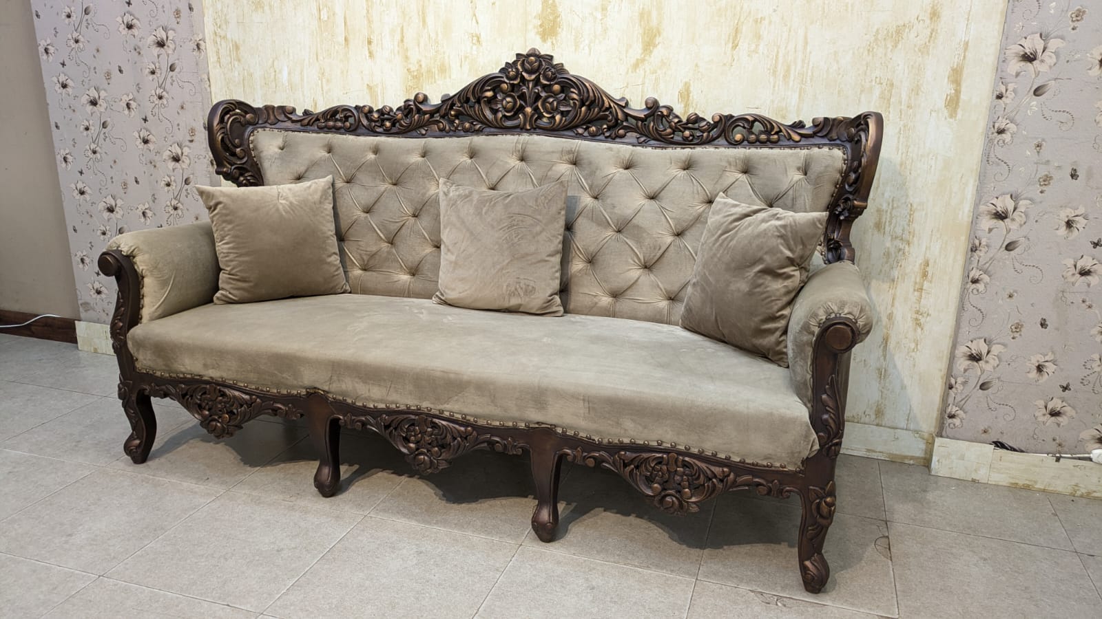 Solid Sheesham Wood Chinioti 5-Seater Sofa Set