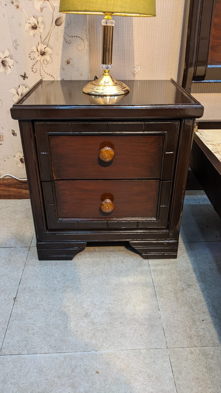Queen Size Bed With 2 Side Tables