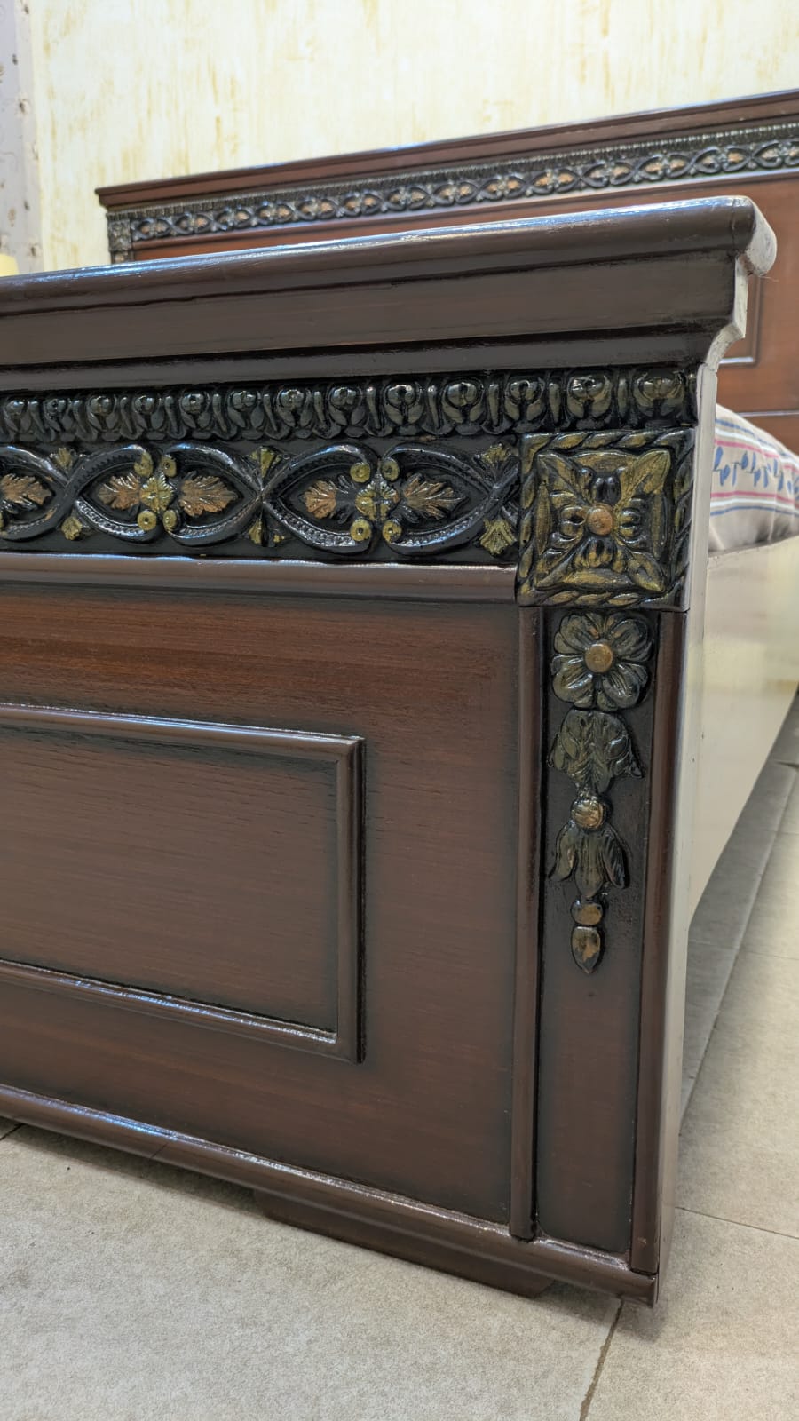 Elegant Sheesham Wood king Size Bed with 1 side table