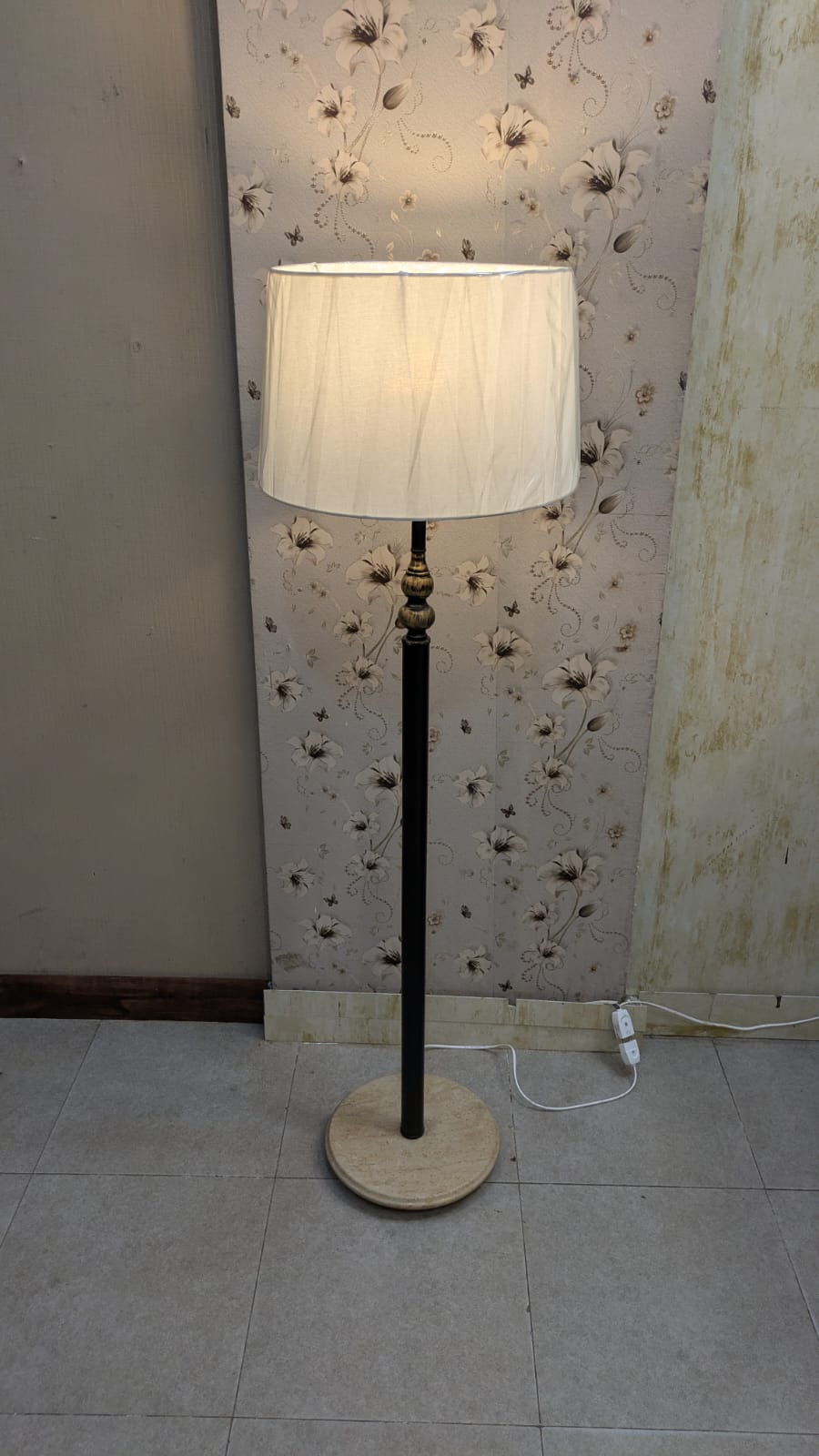 Floor lamp