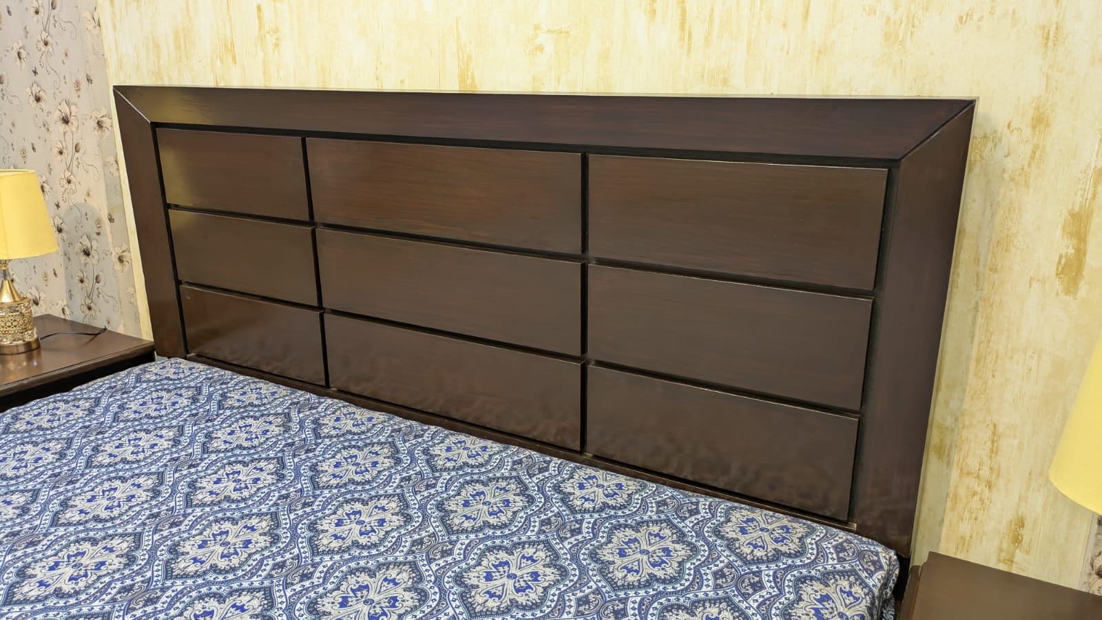 King Size Bed With 2 Side Tables