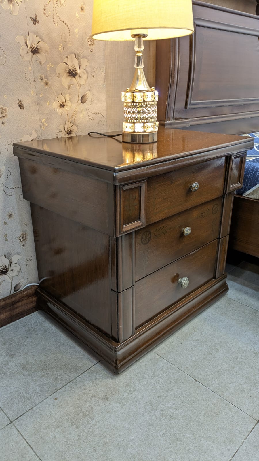 King Size Bed With 2 Side Tables and Dressing Table