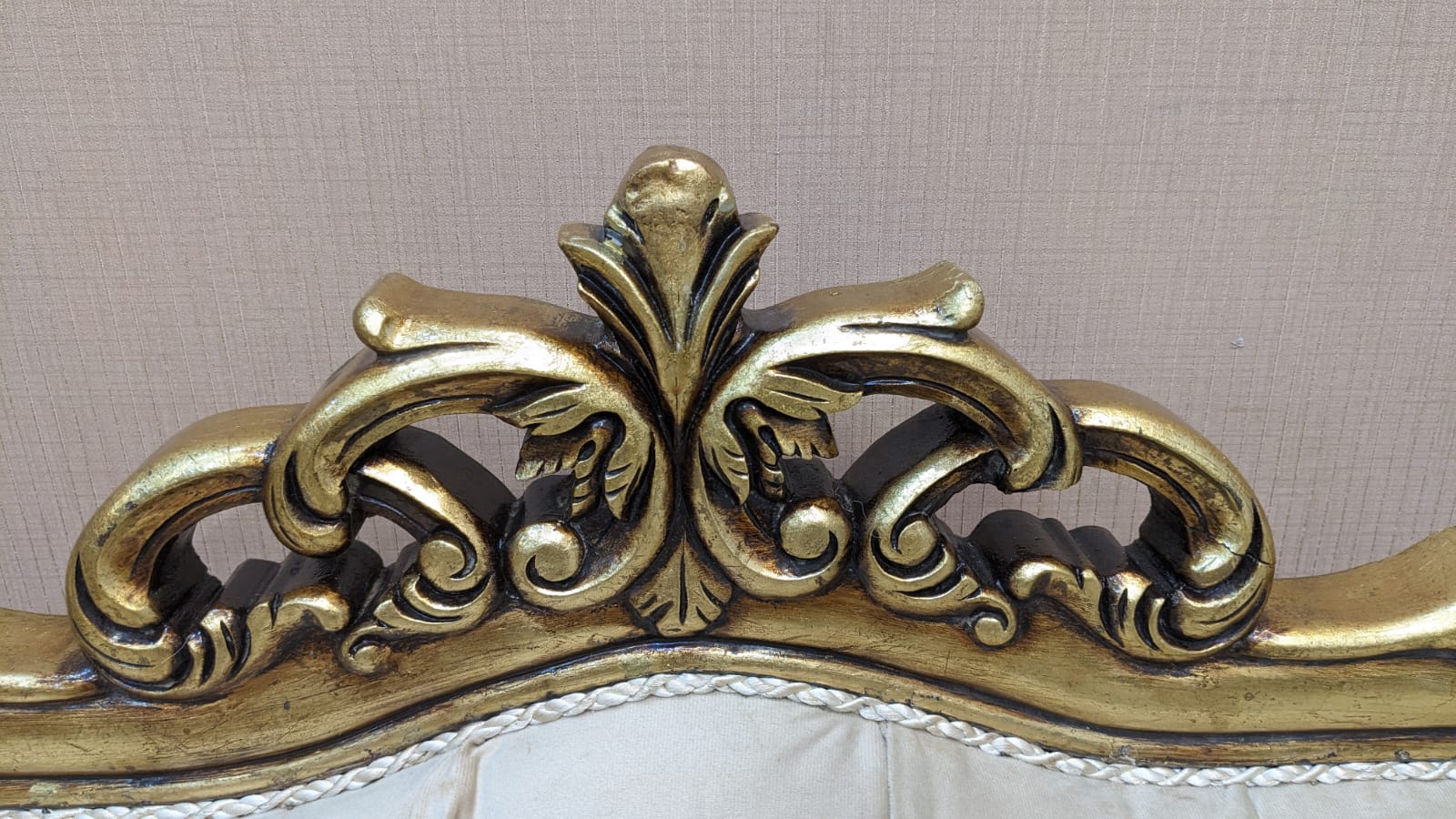 Comfortable 4 Seater Sofa Set